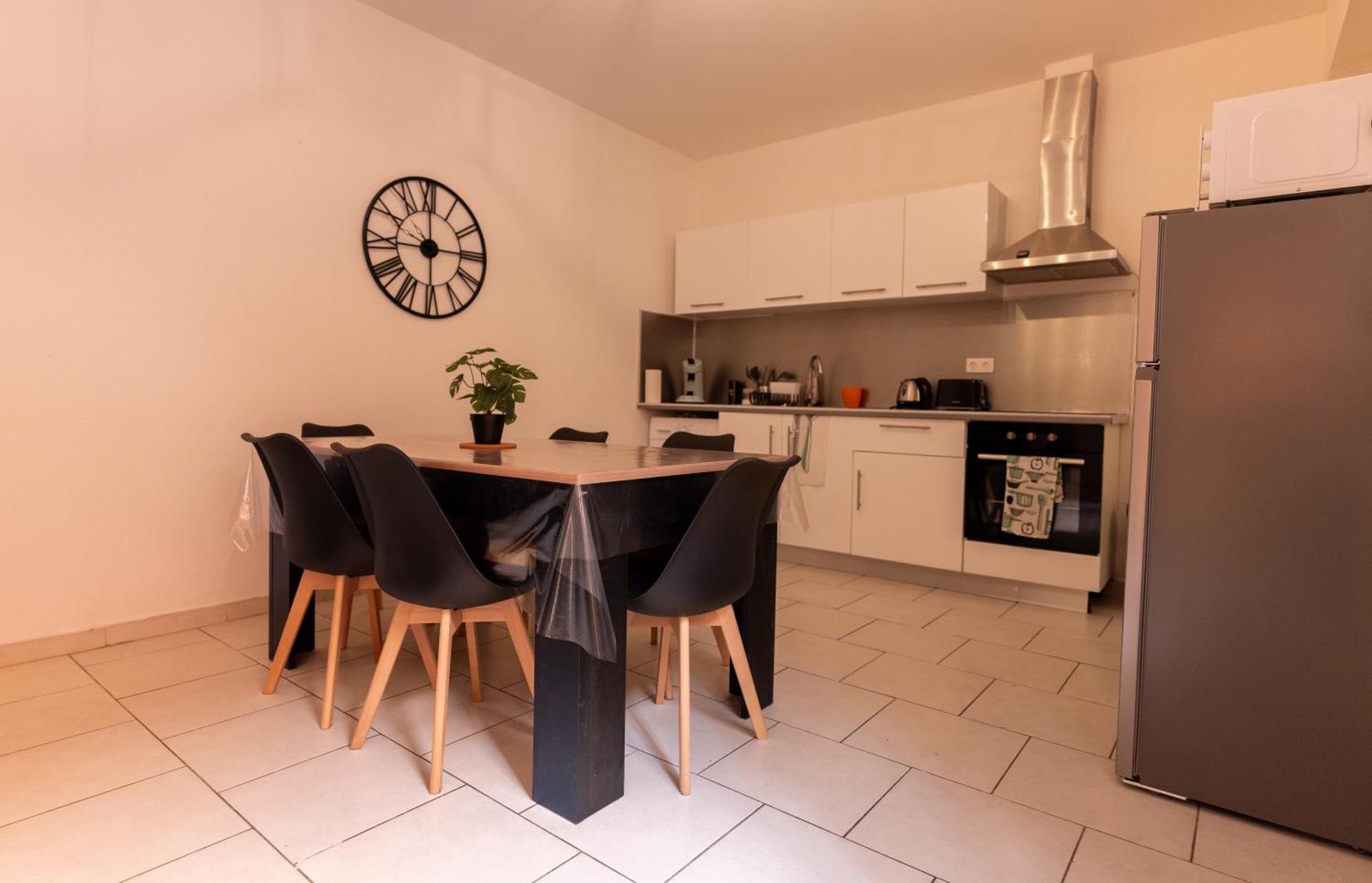 Appartement Tout Equipe Pour 6 Personnes A 15Min Des Plages Μπεζιέ Εξωτερικό φωτογραφία