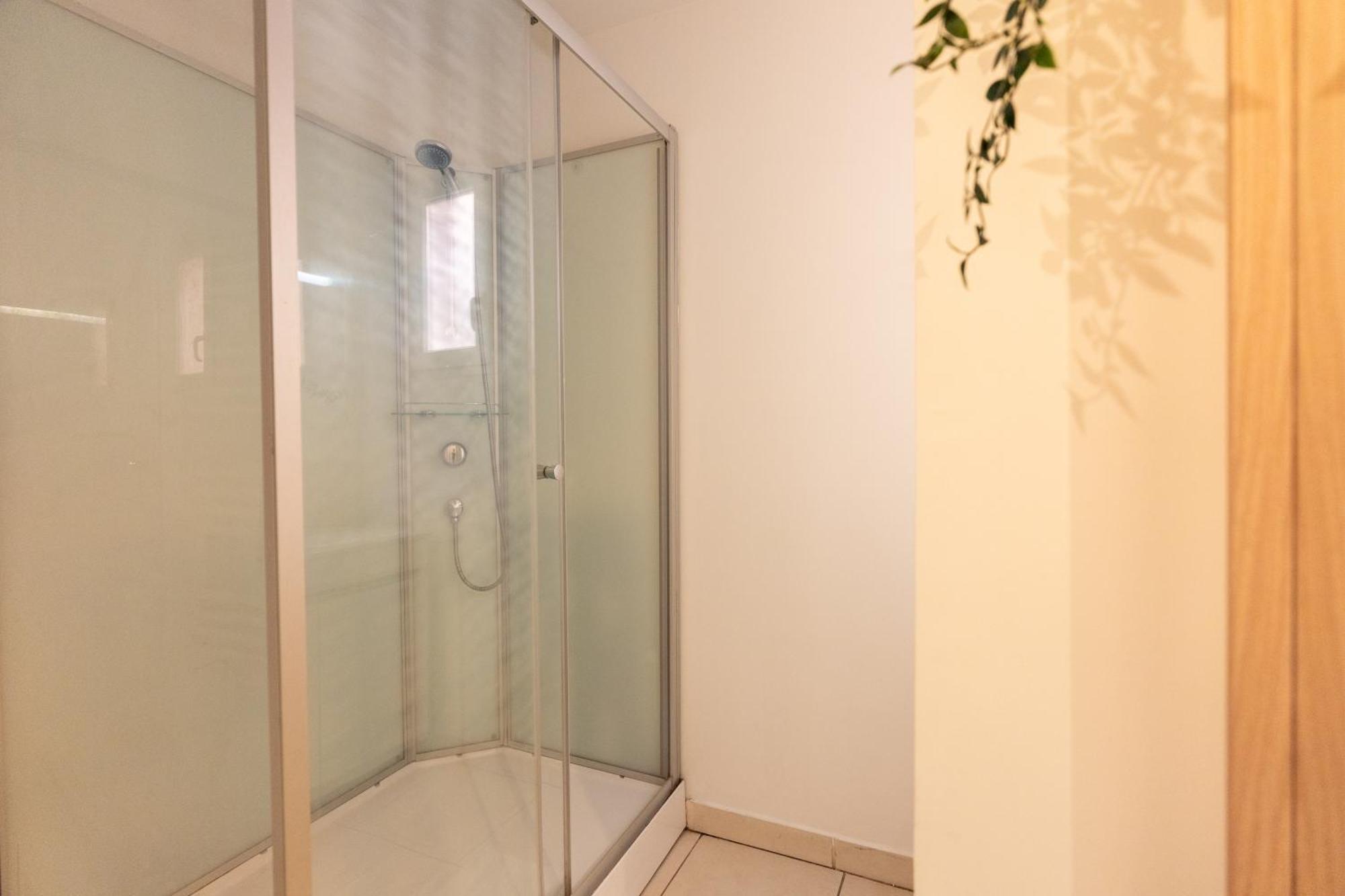 Appartement Tout Equipe Pour 6 Personnes A 15Min Des Plages Μπεζιέ Εξωτερικό φωτογραφία