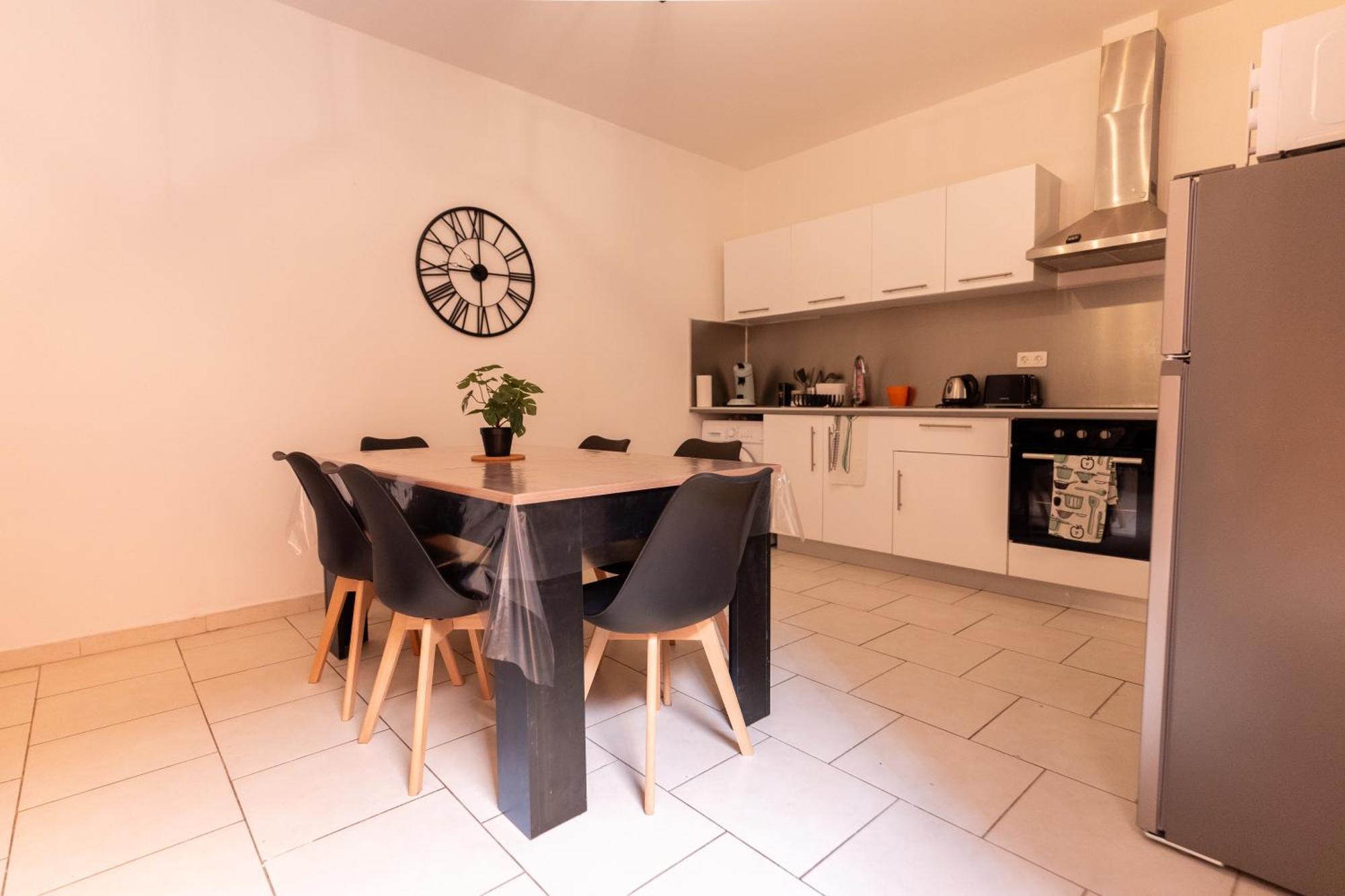 Appartement Tout Equipe Pour 6 Personnes A 15Min Des Plages Μπεζιέ Εξωτερικό φωτογραφία