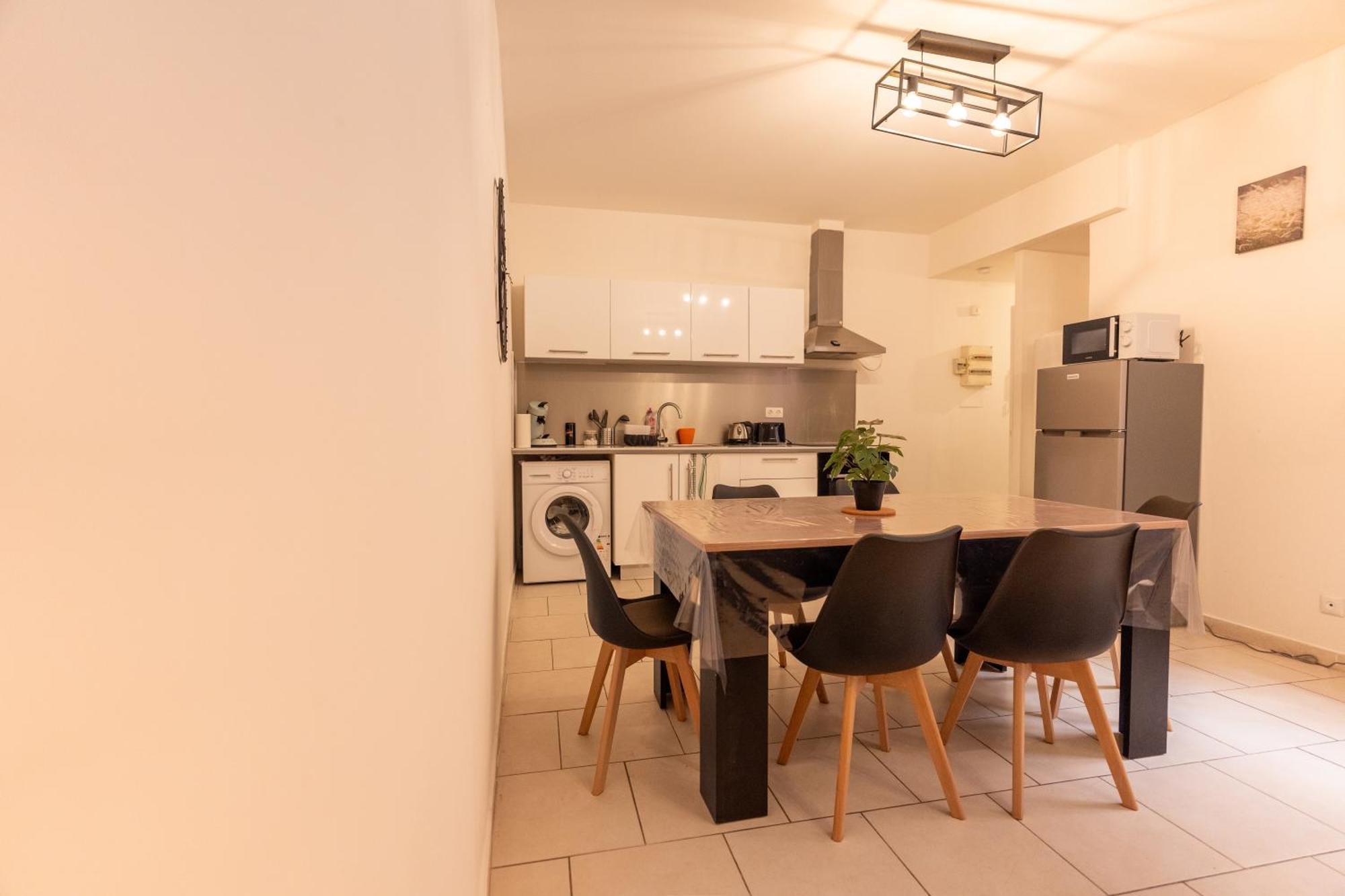 Appartement Tout Equipe Pour 6 Personnes A 15Min Des Plages Μπεζιέ Εξωτερικό φωτογραφία