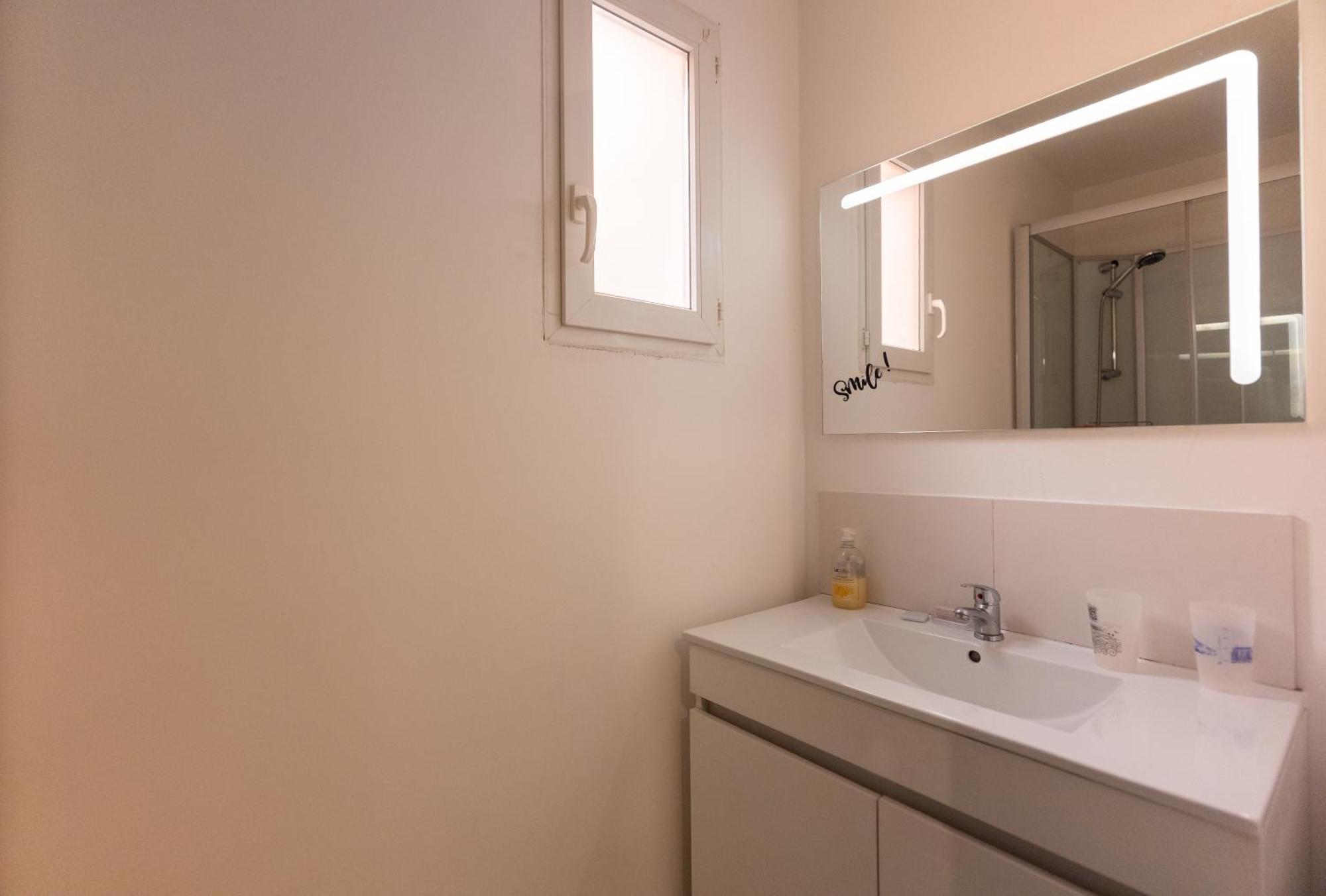 Appartement Tout Equipe Pour 6 Personnes A 15Min Des Plages Μπεζιέ Εξωτερικό φωτογραφία